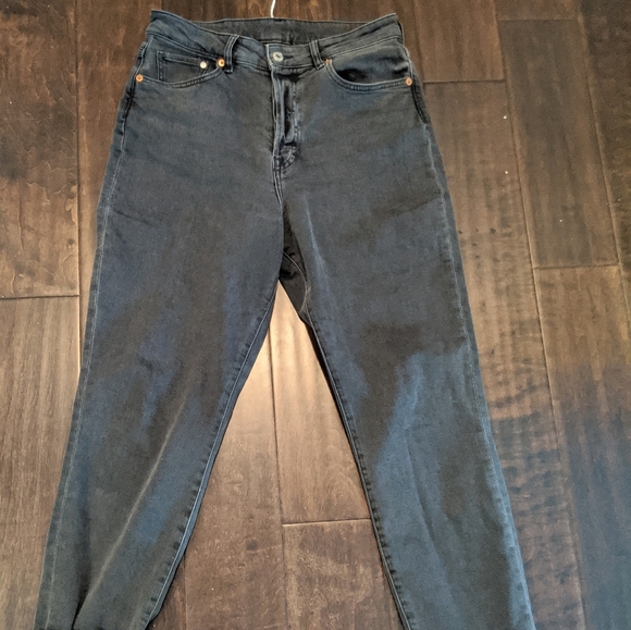 BNWT High Rise Mom Fit Jeans 🥰 - Picture 3 of 9
